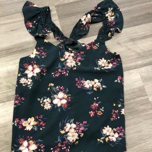 🍀3 for $6 tops🍀 Floral tank top